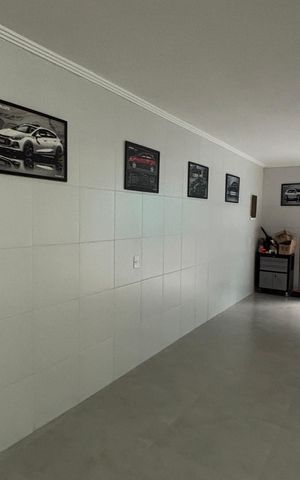 Casa à venda com 247m², 3 quartos e 7 vagas Casa à venda com 247m², 3 quartos e 7 vagasGaragem