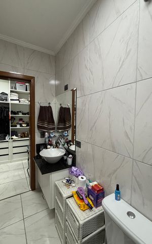 Casa à venda com 247m², 3 quartos e 7 vagas Casa à venda com 247m², 3 quartos e 7 vagasBanheiro da Suíte
