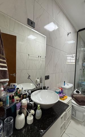 Casa à venda com 247m², 3 quartos e 7 vagas Casa à venda com 247m², 3 quartos e 7 vagasBanheiro da Suíte