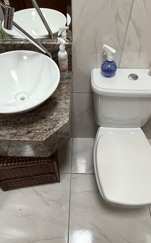 Casa à venda com 247m², 3 quartos e 7 vagas Casa à venda com 247m², 3 quartos e 7 vagasLavabo