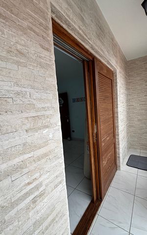 Casa à venda com 247m², 3 quartos e 7 vagas Casa à venda com 247m², 3 quartos e 7 vagasQuarto 1 Varanda