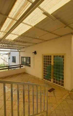 Casa à venda com 107m², 3 quartos e 2 vagas