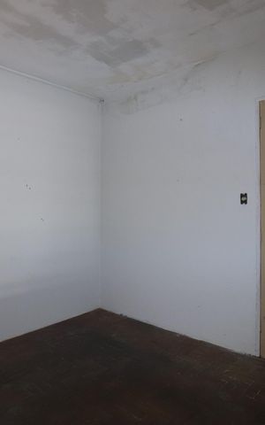 Casa à venda com 80m², 2 quartos e 2 vagasSala