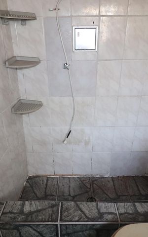 Casa à venda com 80m², 2 quartos e 2 vagasBanheiro Quarto 1 suíte