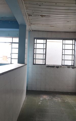 Casa à venda com 80m², 2 quartos e 2 vagasEscritório