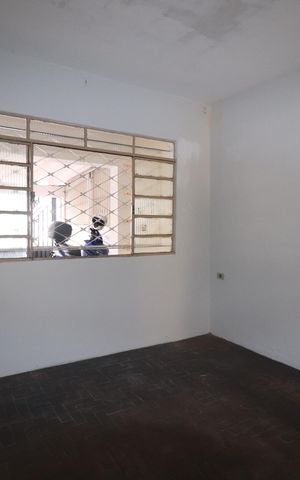 Casa à venda com 80m², 2 quartos e 2 vagasSala