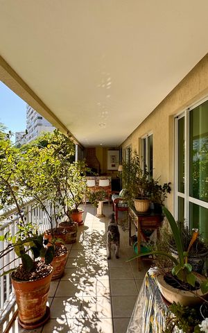Apartamento à venda com 117m², 2 quartos e 2 vagas Apartamento à venda com 117m², 2 quartos e 2 vagasVaranda da Sala/cozinha