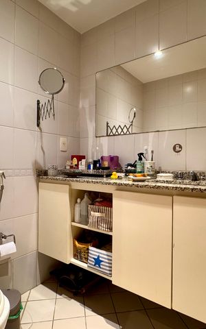Apartamento à venda com 117m², 2 quartos e 2 vagas Apartamento à venda com 117m², 2 quartos e 2 vagasBanheiro social