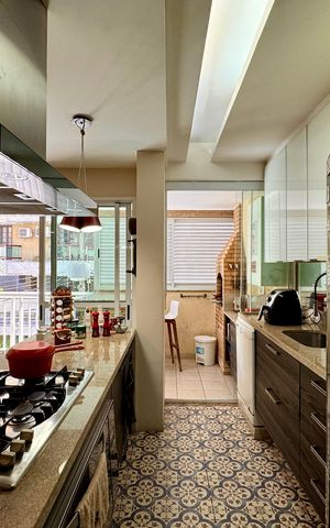 Apartamento à venda com 117m², 2 quartos e 2 vagas Apartamento à venda com 117m², 2 quartos e 2 vagasCozinha