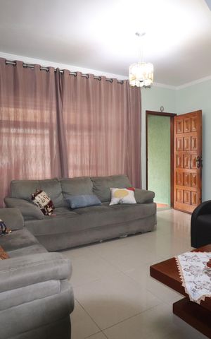 Casa à venda com 107m², 2 quartos e 2 vagasSala