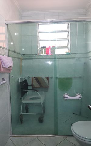 Casa à venda com 107m², 2 quartos e 2 vagasBanheiro