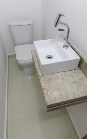 Casa à venda com 70m², 2 quartos e 2 vagas Casa à venda com 70m², 2 quartos e 2 vagasLavabo