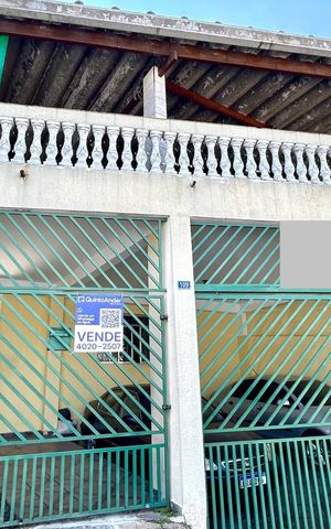 Casa à venda com 235m², 3 quartos e 3 vagas Casa à venda com 235m², 3 quartos e 3 vagasPlaca instalada na fachada do imóvel