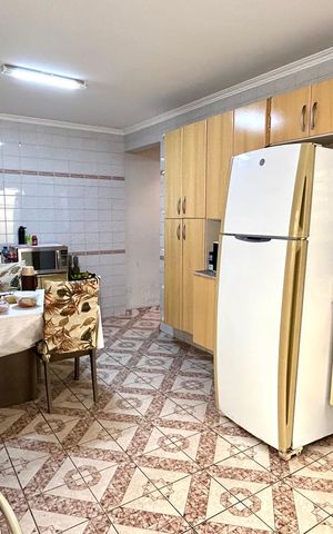 Casa à venda com 235m², 3 quartos e 3 vagas Casa à venda com 235m², 3 quartos e 3 vagasCozinha