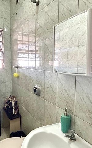 Casa à venda com 235m², 3 quartos e 3 vagas Casa à venda com 235m², 3 quartos e 3 vagasBanheiro da Suíte
