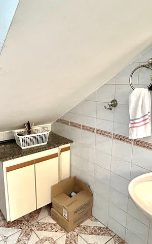 Casa à venda com 235m², 3 quartos e 3 vagas Casa à venda com 235m², 3 quartos e 3 vagasBanheiro 2