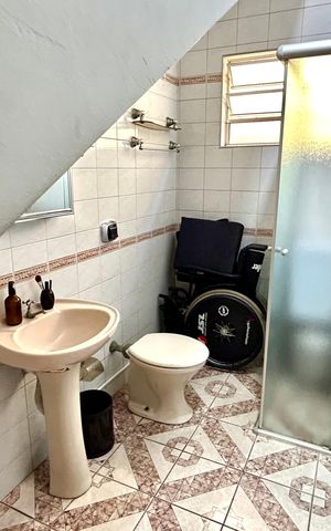 Casa à venda com 235m², 3 quartos e 3 vagas Casa à venda com 235m², 3 quartos e 3 vagasBanheiro 2