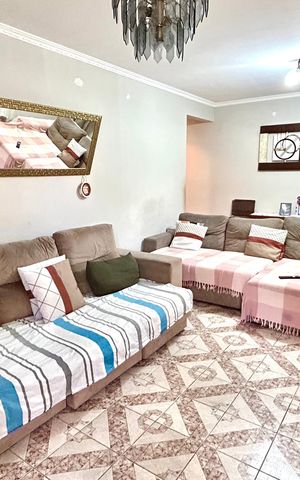 Casa à venda com 235m², 3 quartos e 3 vagas Casa à venda com 235m², 3 quartos e 3 vagasSala