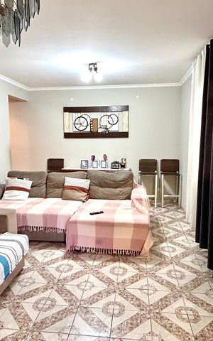 Casa à venda com 235m², 3 quartos e 3 vagas Casa à venda com 235m², 3 quartos e 3 vagasSala
