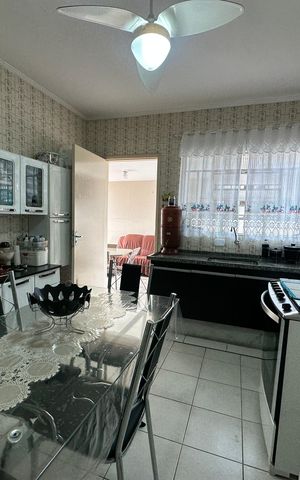 Casa à venda com 147m², 2 quartos e 3 vagas Casa à venda com 147m², 2 quartos e 3 vagasCozinha