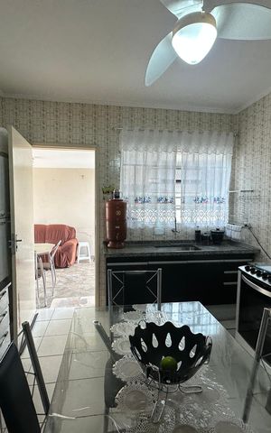 Casa à venda com 147m², 2 quartos e 3 vagas Casa à venda com 147m², 2 quartos e 3 vagasCozinha