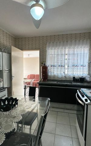 Casa à venda com 147m², 2 quartos e 3 vagas Casa à venda com 147m², 2 quartos e 3 vagasCozinha
