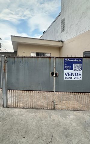 Casa à venda com 147m², 2 quartos e 3 vagas Casa à venda com 147m², 2 quartos e 3 vagasFachada