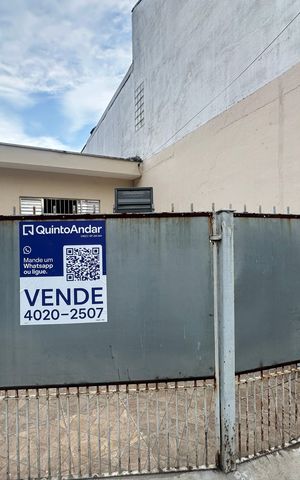 Casa à venda com 147m², 2 quartos e 3 vagas Casa à venda com 147m², 2 quartos e 3 vagasFachada