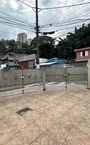 Casa à venda com 147m², 2 quartos e 3 vagas Casa à venda com 147m², 2 quartos e 3 vagasGaragem