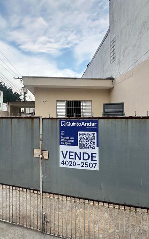 Casa à venda com 147m², 2 quartos e 3 vagas Casa à venda com 147m², 2 quartos e 3 vagasFachada
