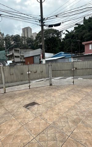 Casa à venda com 147m², 2 quartos e 3 vagas Casa à venda com 147m², 2 quartos e 3 vagasGaragem