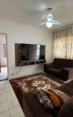 Casa à venda com 147m², 2 quartos e 3 vagas Casa à venda com 147m², 2 quartos e 3 vagasSala