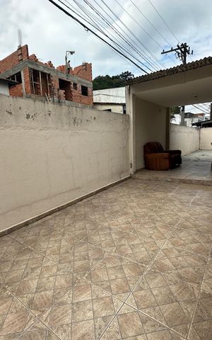 Casa à venda com 147m², 2 quartos e 3 vagas Casa à venda com 147m², 2 quartos e 3 vagasQuintal