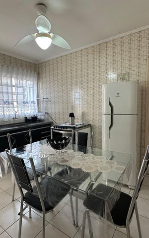 Casa à venda com 147m², 2 quartos e 3 vagas Casa à venda com 147m², 2 quartos e 3 vagasCozinha