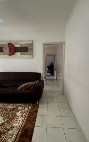 Casa à venda com 147m², 2 quartos e 3 vagas Casa à venda com 147m², 2 quartos e 3 vagasSala