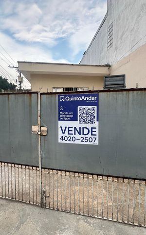 Casa à venda com 147m², 2 quartos e 3 vagas Casa à venda com 147m², 2 quartos e 3 vagasFachada