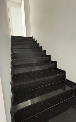 Apartamento à venda com 124m², 2 quartos e 1 vaga Apartamento à venda com 124m², 2 quartos e 1 vagaEscada
