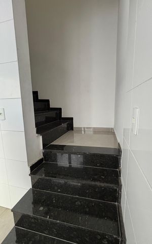 Apartamento à venda com 124m², 2 quartos e 1 vaga Apartamento à venda com 124m², 2 quartos e 1 vagaEscada