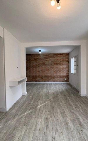 Casa à venda com 170m², 3 quartos e 4 vagas Casa à venda com 170m², 3 quartos e 4 vagasSala