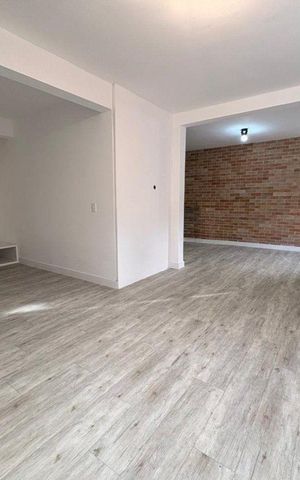 Casa à venda com 170m², 3 quartos e 4 vagas Casa à venda com 170m², 3 quartos e 4 vagasSala