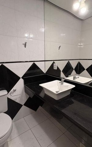 Casa à venda com 170m², 3 quartos e 4 vagas Casa à venda com 170m², 3 quartos e 4 vagasBanheiro 2