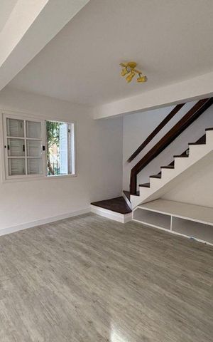 Casa à venda com 170m², 3 quartos e 4 vagas Casa à venda com 170m², 3 quartos e 4 vagasSala