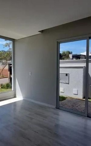 Casa à venda com 280m², 4 quartos e 4 vagas Casa à venda com 280m², 4 quartos e 4 vagasSala