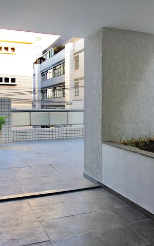 Apartamento à venda com 120m², 4 quartos e 2 vagas Apartamento à venda com 120m², 4 quartos e 2 vagasÁrea Comum - Pilotis