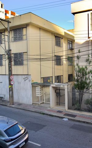 Apartamento à venda com 120m², 4 quartos e 2 vagas Apartamento à venda com 120m², 4 quartos e 2 vagasÁrea Comum - Pilotis Vista
