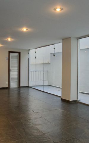Apartamento à venda com 120m², 4 quartos e 2 vagas Apartamento à venda com 120m², 4 quartos e 2 vagasÁrea Comum - Salão de Festas