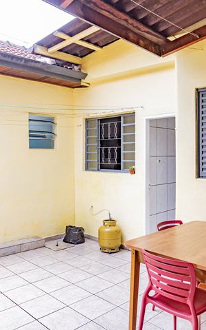 Casa à venda com 150m², 4 quartos e 2 vagas Casa à venda com 150m², 4 quartos e 2 vagasQuintal