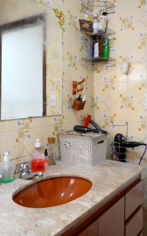 Casa à venda com 150m², 2 quartos e 2 vagas Casa à venda com 150m², 2 quartos e 2 vagasBanheiro