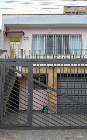 Casa à venda com 150m², 2 quartos e 2 vagas Casa à venda com 150m², 2 quartos e 2 vagasFachada