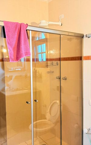 Casa para alugar com 220m², 3 quartos e 3 vagas Casa para alugar com 220m², 3 quartos e 3 vagasBanheiro 3